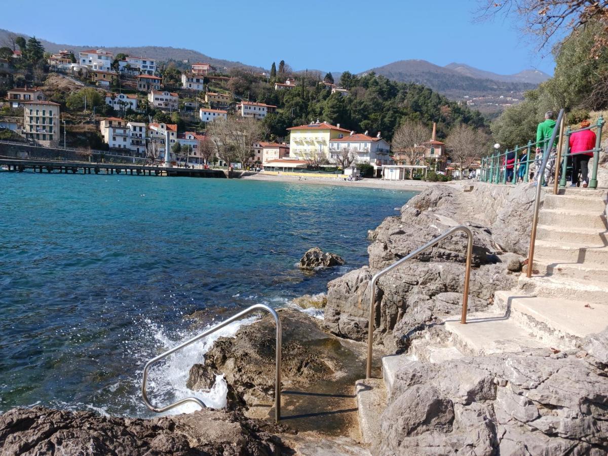Apartment Lady Daniela Mit Meerblick In Lovran Εξωτερικό φωτογραφία