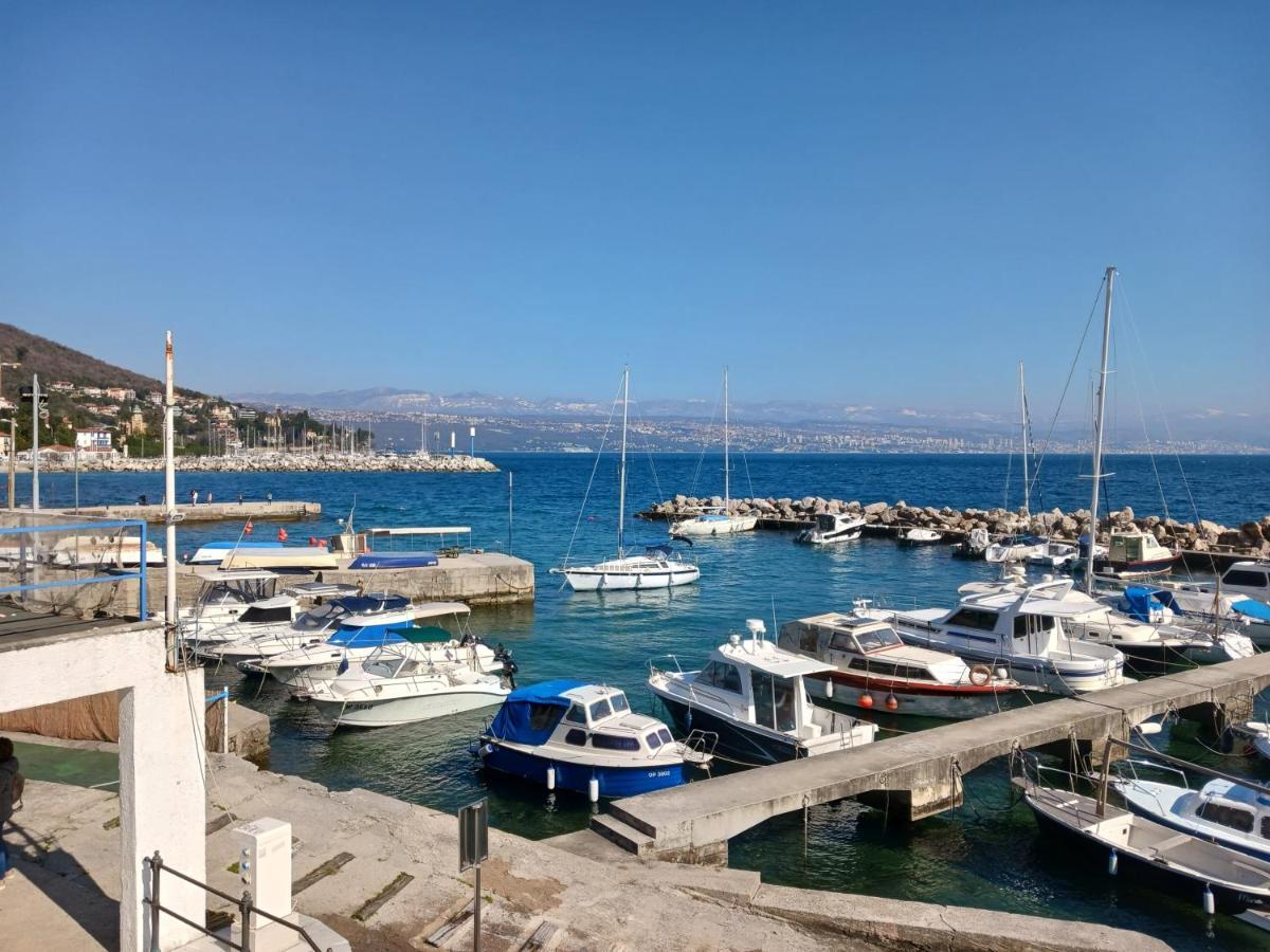 Apartment Lady Daniela Mit Meerblick In Lovran Εξωτερικό φωτογραφία