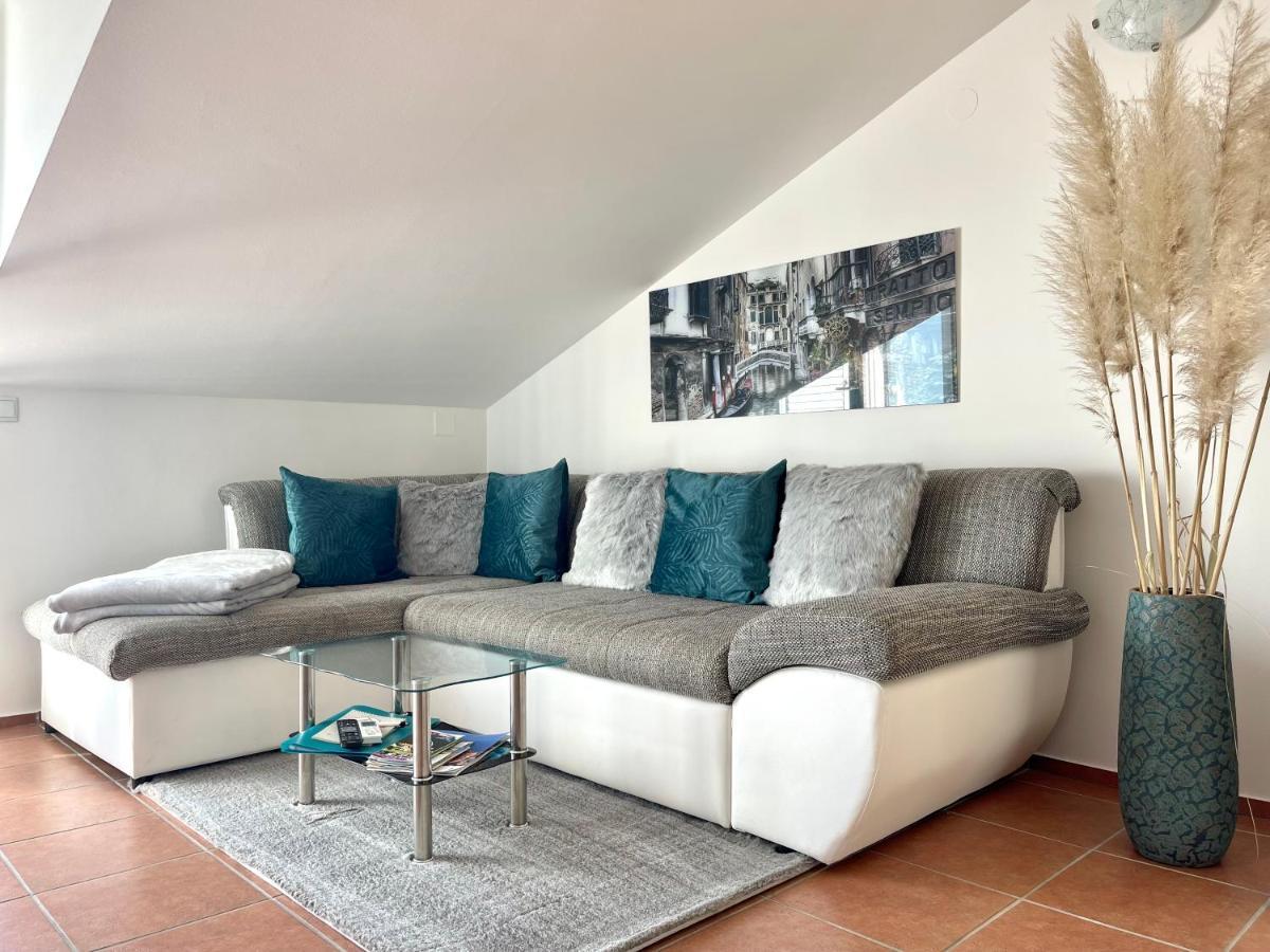 Apartment Lady Daniela Mit Meerblick In Lovran Εξωτερικό φωτογραφία