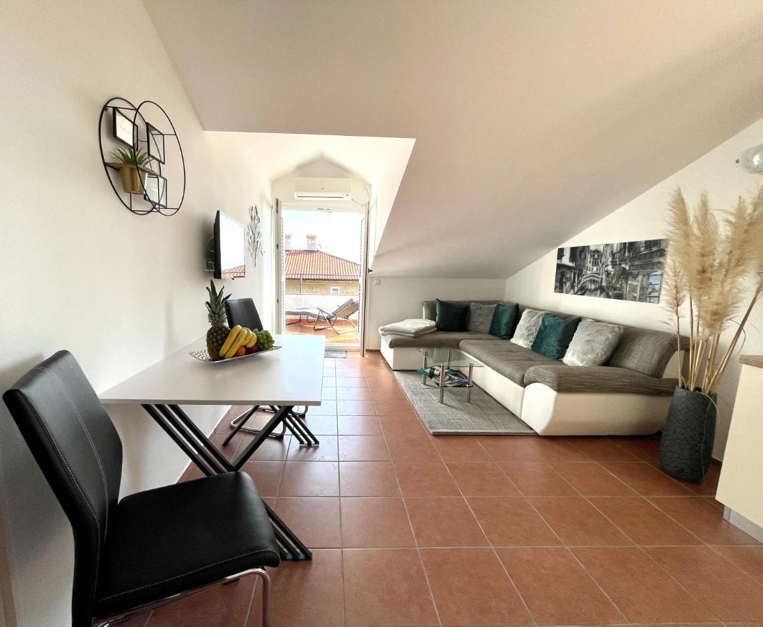 Apartment Lady Daniela Mit Meerblick In Lovran Εξωτερικό φωτογραφία