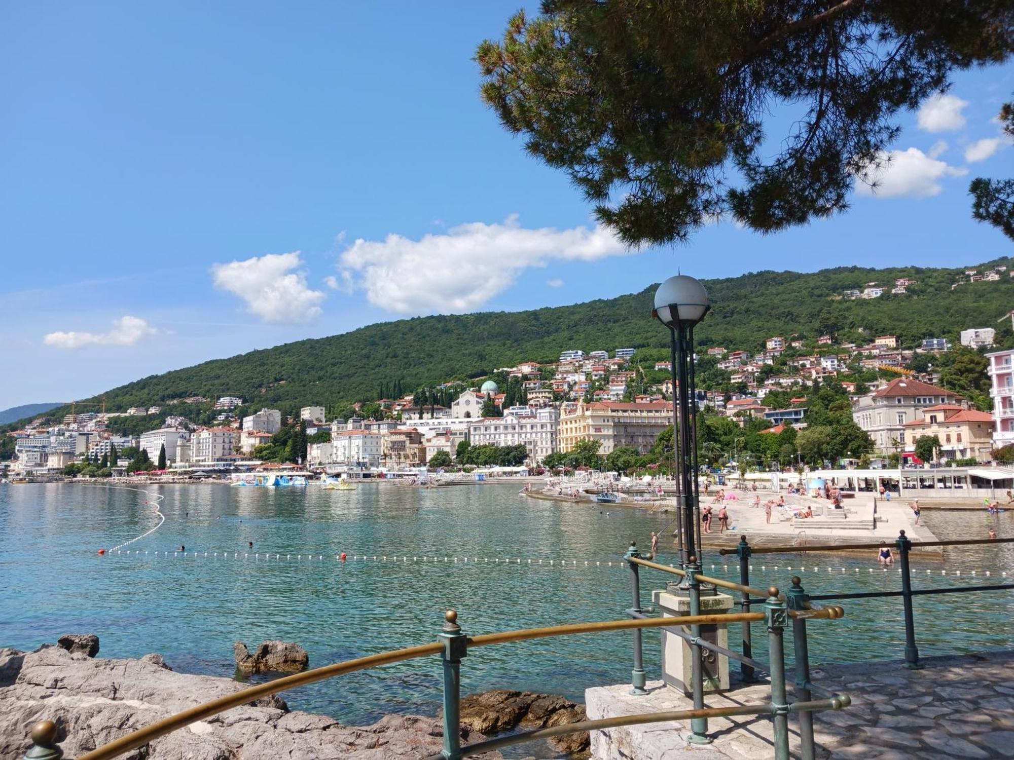 Apartment Lady Daniela Mit Meerblick In Lovran Εξωτερικό φωτογραφία
