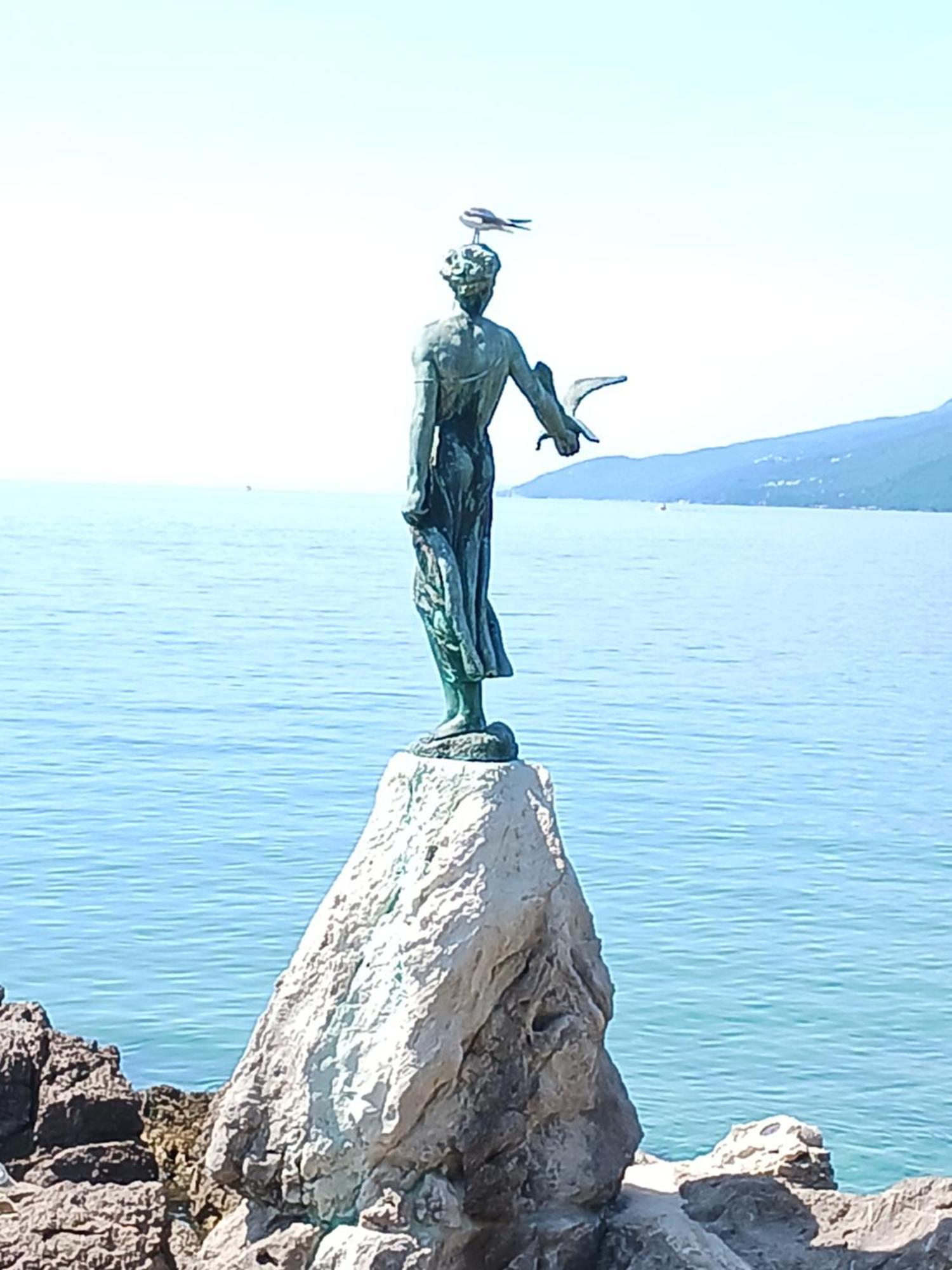 Apartment Lady Daniela Mit Meerblick In Lovran Εξωτερικό φωτογραφία